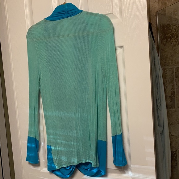 Cool fun twist front top - Picture 4 of 4